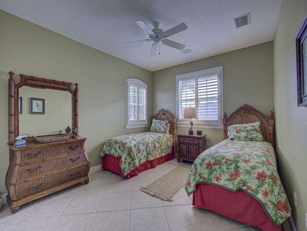 Siesta Key Four Bedroom Canal Front Home Walk to Beach
