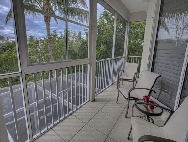 Siesta Key Four Bedroom Canal Front Home Walk to Beach