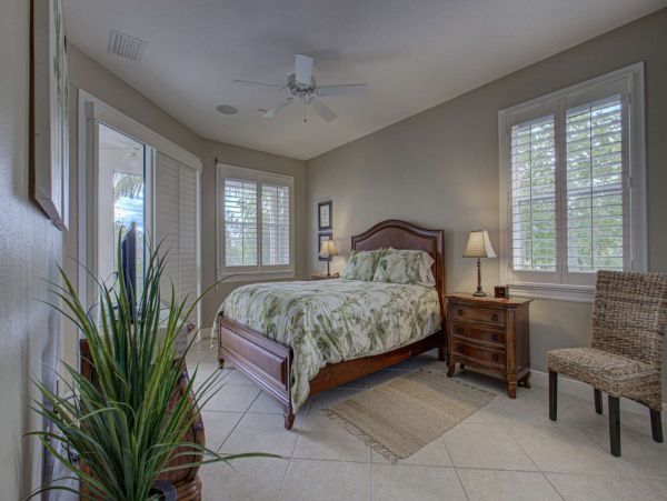 Siesta Key Four Bedroom Canal Front Home Walk to Beach