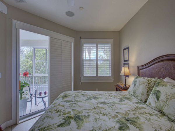 Siesta Key Four Bedroom Canal Front Home Walk to Beach