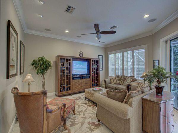 Siesta Key Four Bedroom Canal Front Home Walk to Beach