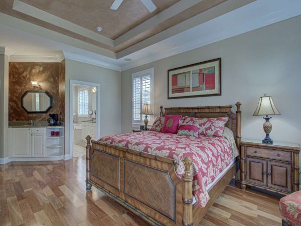 Siesta Key Four Bedroom Canal Front Home Walk to Beach