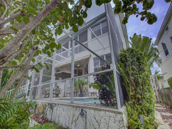 Siesta Key Four Bedroom Canal Front Home Walk to Beach