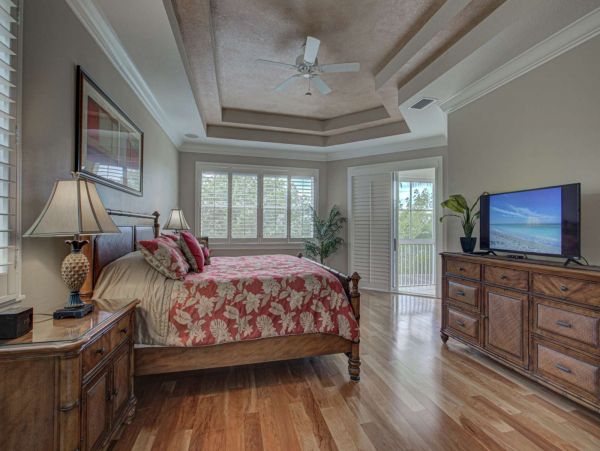 Siesta Key Four Bedroom Canal Front Home Walk to Beach