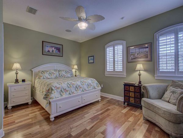Siesta Key Four Bedroom Canal Front Home Walk to Beach