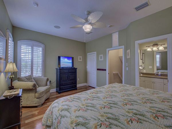 Siesta Key Four Bedroom Canal Front Home Walk to Beach