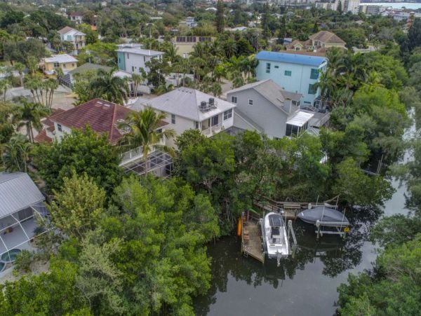 Siesta Key Four Bedroom Canal Front Home Walk to Beach