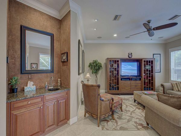 Siesta Key Four Bedroom Canal Front Home Walk to Beach