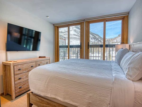 Mountain View Three Bedroom Rental Condo in Vail