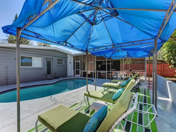 Sarasota Two Bedroom Vacation Home with Private Pool