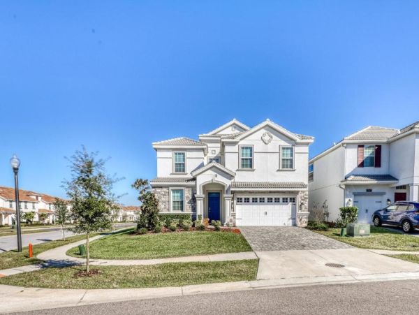 Luxurious Modern Home with Private Pool & Spa in Davenport