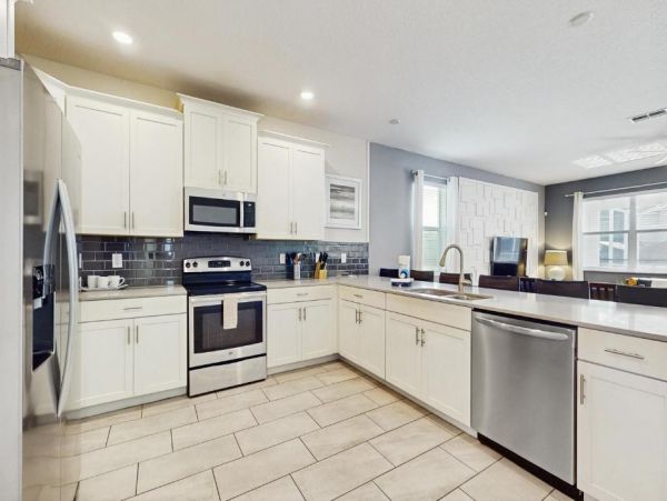 Luxurious Modern Home with Private Pool & Spa in Davenport