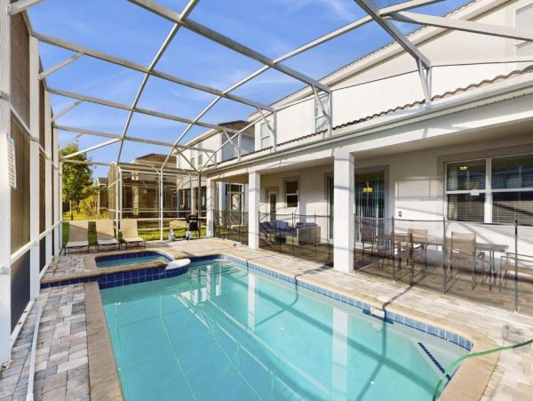 Luxurious Modern Home with Private Pool & Spa in Davenport