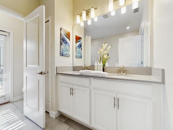 Luxurious Modern Home with Private Pool & Spa in Davenport