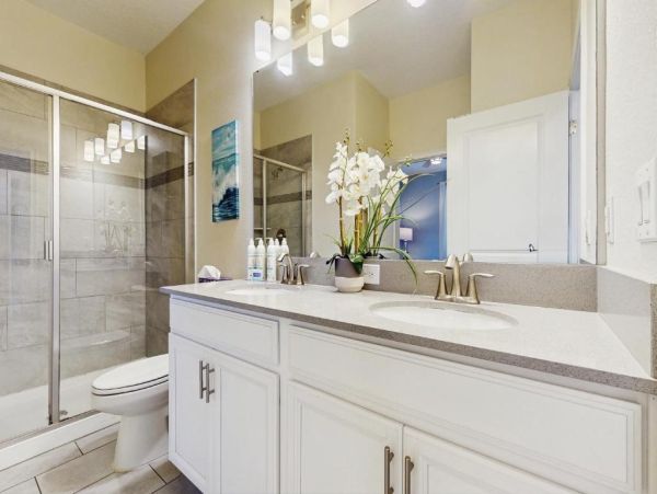 Luxurious Modern Home with Private Pool & Spa in Davenport