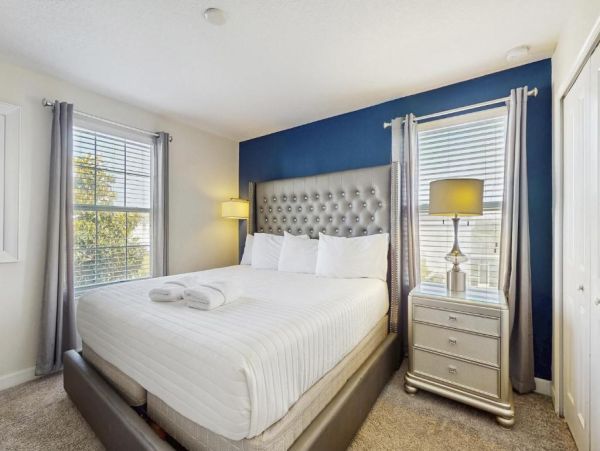 Luxurious Modern Home with Private Pool & Spa in Davenport