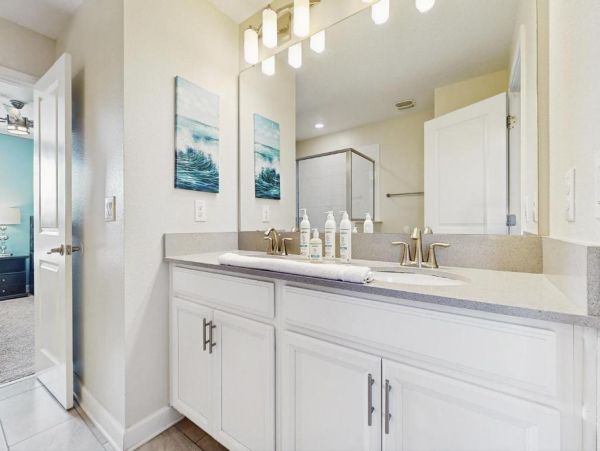 Luxurious Modern Home with Private Pool & Spa in Davenport