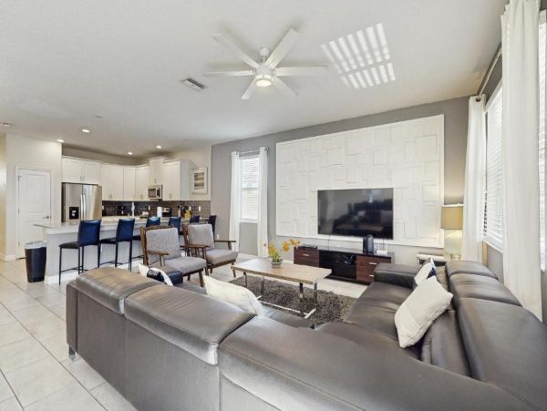 Luxurious Modern Home with Private Pool & Spa in Davenport