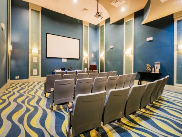 Luxurious Modern Home with Private Pool & Spa in Davenport