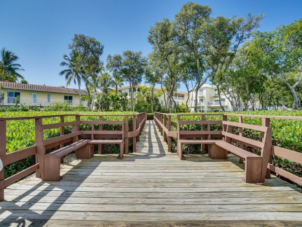 Beautiful Gulf to Bay 4 Bedroom Townhome in Bradenton Beach