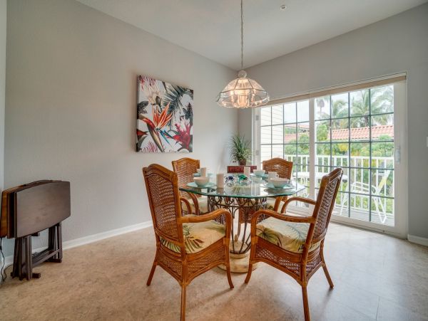 Beautiful Gulf to Bay 4 Bedroom Townhome in Bradenton Beach