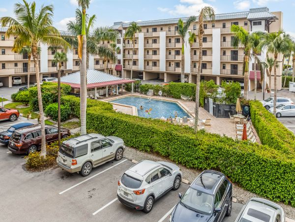 Naples Condo 962309