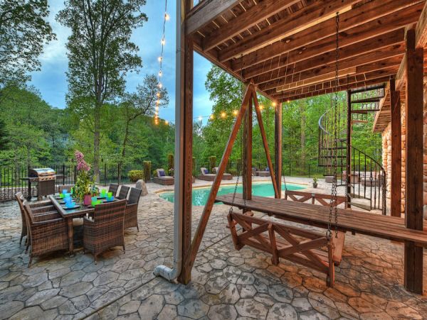 Lake Front North Carolina Vacation Pool Home