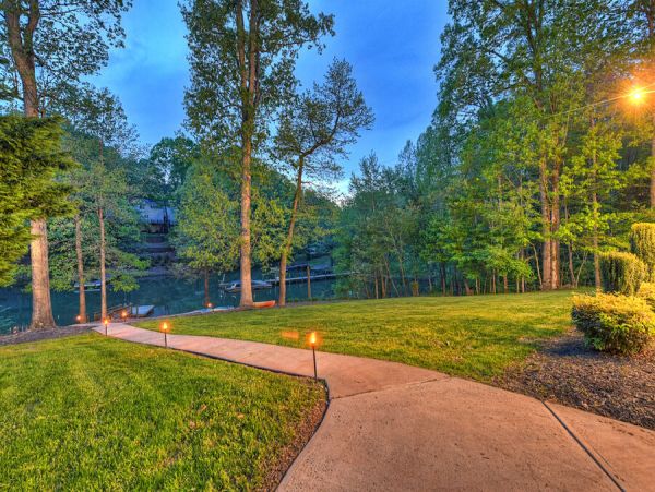 Lake Front North Carolina Vacation Pool Home