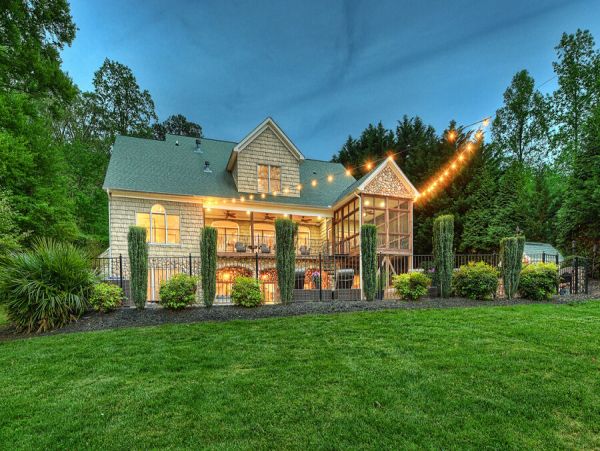 Lake Front North Carolina Vacation Pool Home