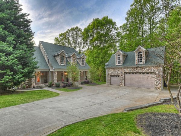Lake Front North Carolina Vacation Pool Home