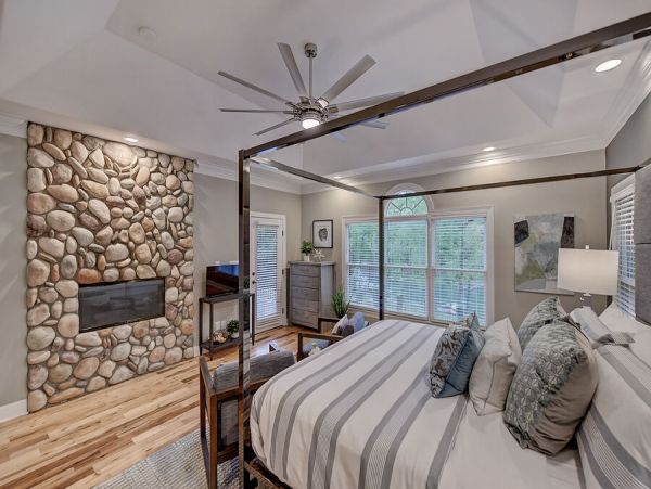 Lake Front North Carolina Vacation Pool Home