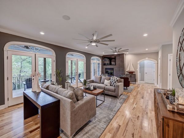 Lake Front North Carolina Vacation Pool Home