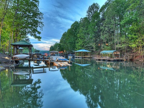 Lake Front North Carolina Vacation Pool Home