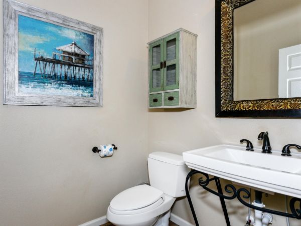 Beachside Six Bedroom Vacation Rental Home in Orange Beach