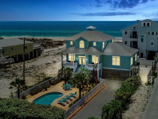 Beachside Six Bedroom Vacation Rental Home in Orange Beach