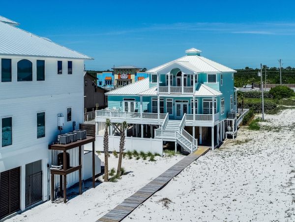 Beachside Six Bedroom Vacation Rental Home in Orange Beach