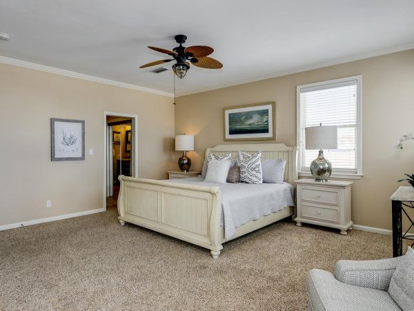 Beachside Six Bedroom Vacation Rental Home in Orange Beach