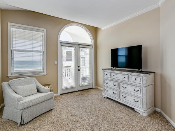 Beachside Six Bedroom Vacation Rental Home in Orange Beach