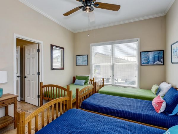 Beachside Six Bedroom Vacation Rental Home in Orange Beach