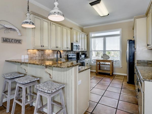 Beachside Six Bedroom Vacation Rental Home in Orange Beach