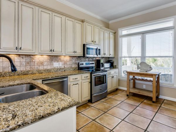 Beachside Six Bedroom Vacation Rental Home in Orange Beach