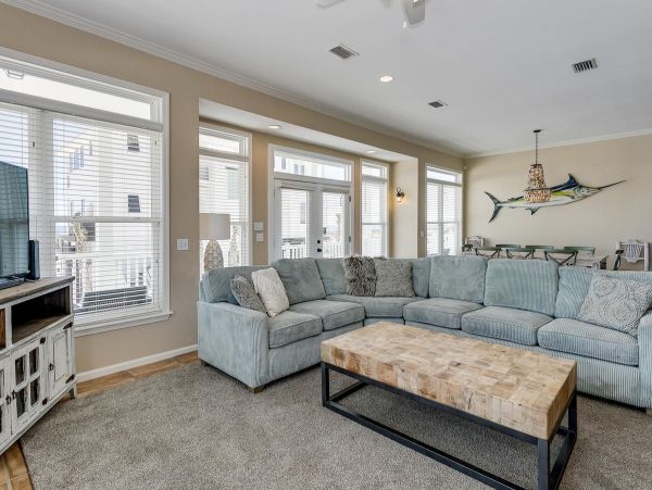 Beachside Six Bedroom Vacation Rental Home in Orange Beach
