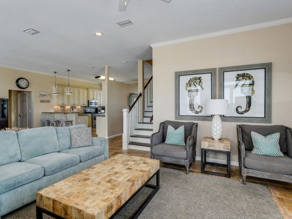 Beachside Six Bedroom Vacation Rental Home in Orange Beach
