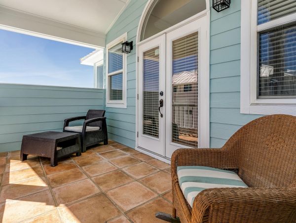 Beachside Six Bedroom Vacation Rental Home in Orange Beach