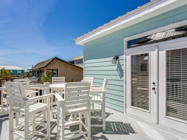 Beachside Six Bedroom Vacation Rental Home in Orange Beach