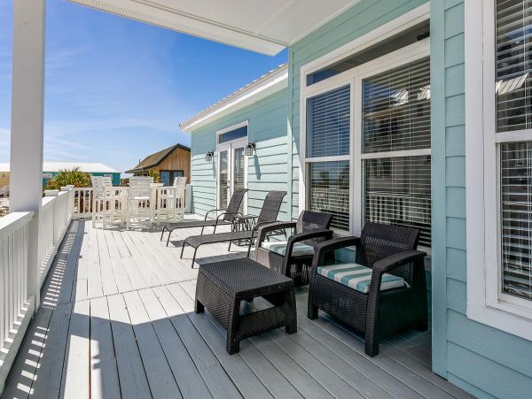 Beachside Six Bedroom Vacation Rental Home in Orange Beach
