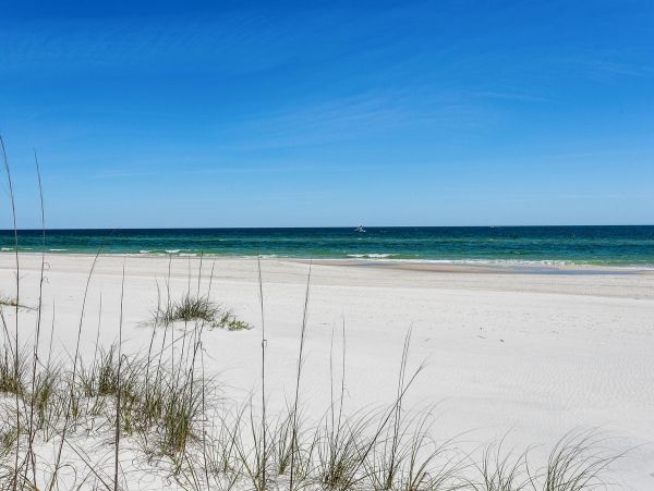Beachside Six Bedroom Vacation Rental Home in Orange Beach