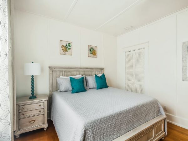 Stylish Home and Guest Hose with Shared Pool in Key West
