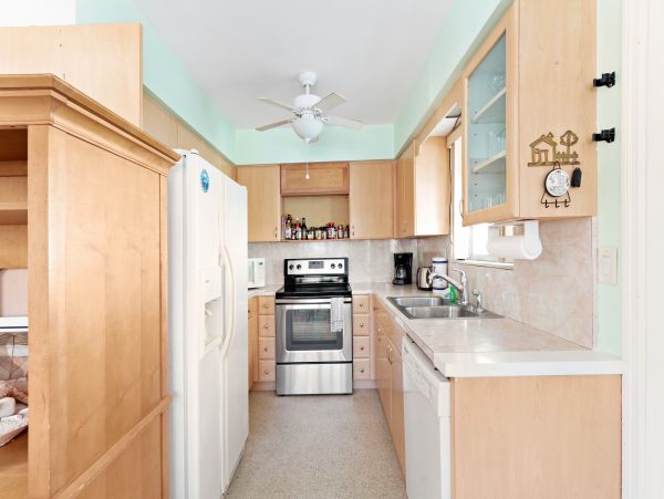Hollywood Condo 962359