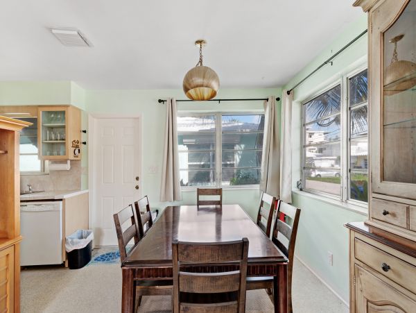 Hollywood Condo 962359